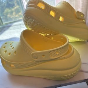 Crocs Classic Platform Clog Crocs, Yellow — Women's Size 9/ M7